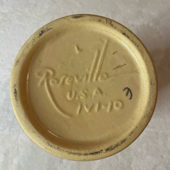 Roseville Pottery Vase - Picture 4 of 4